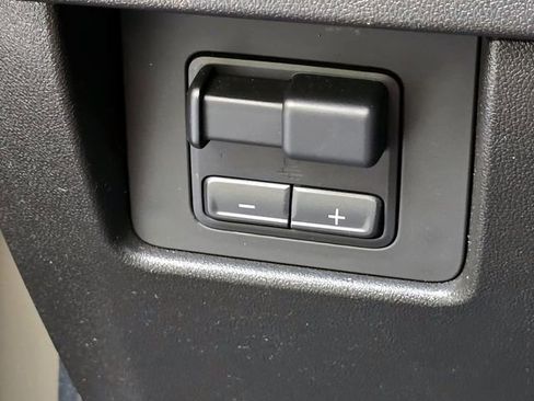 Used 2025 Chevrolet Colorado Trail Boss AWD/4WD image 25