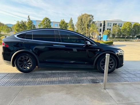 Used 2018 Tesla Model X 75D image 7