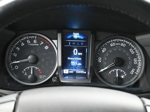 Used 2023 Toyota Tacoma TRD Off-Road w/ Technology Package AWD/4WD image 8