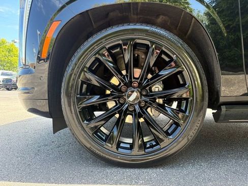 Used 2025 Cadillac Escalade ESV Sport Platinum w/ LPO, ONYX Package AWD/4WD image 13