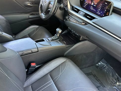 Used 2019 Lexus ES 300h w/ Accessory Package 2 FWD image 35