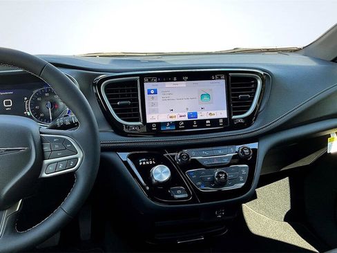 New 2026 Chrysler Pacifica Select image 7