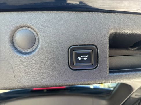 Used 2021 Chevrolet Equinox LT image 16