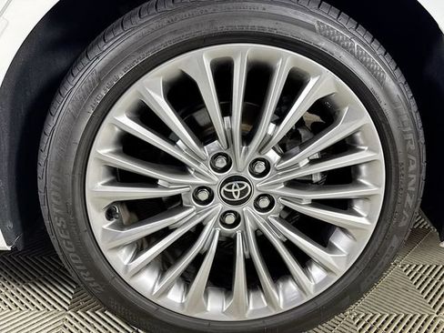 Used 2021 Toyota Avalon Limited image 37