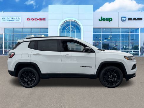 New 2026 Jeep Compass Latitude image 12