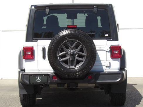 Used 2024 Jeep Wrangler Unlimited Sport AWD/4WD image 7