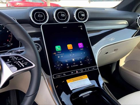 Certified 2025 Mercedes-Benz GLC 300 4MATIC image 8