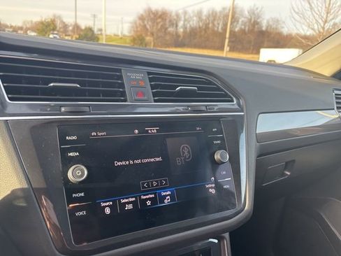 Used 2022 Volkswagen Tiguan SE image 26