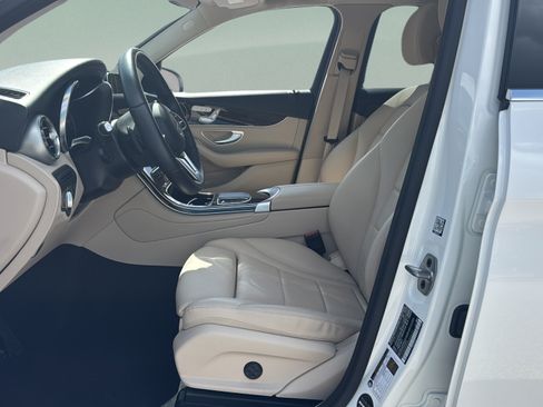 Used 2022 Mercedes-Benz GLC 300 w/ Premium Package Lite image 9
