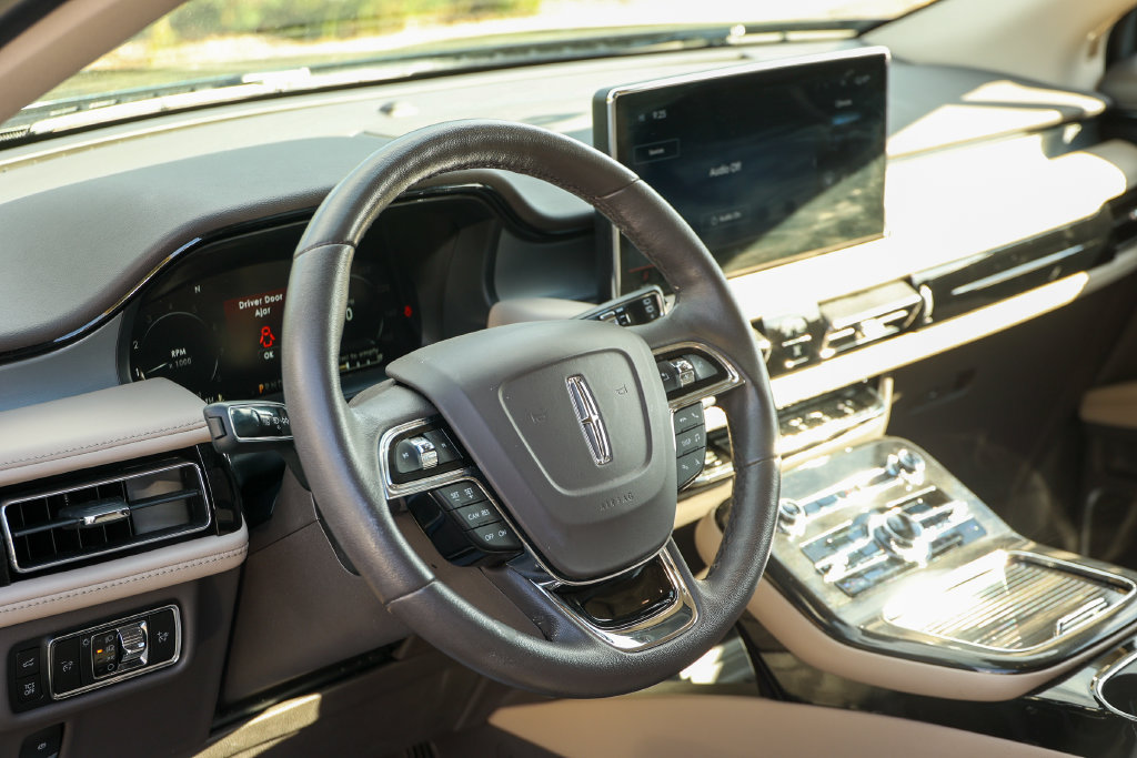 Used 2023 Lincoln Nautilus AWD w/ Premium Package image 34