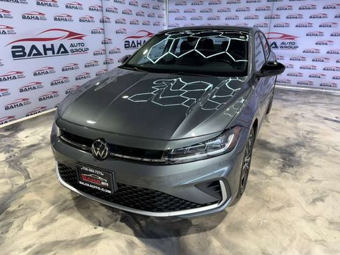 Used 2025 Volkswagen Jetta SE FWD image 2