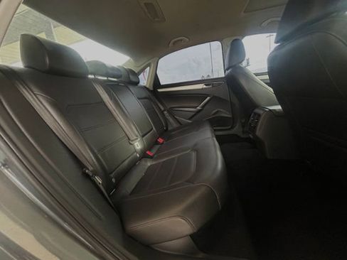 Used 2019 Volkswagen Passat Wolfsburg Edition image 8