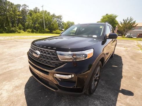 Used 2023 Ford Explorer XLT w/ Equipment Group 202A RWD image 7