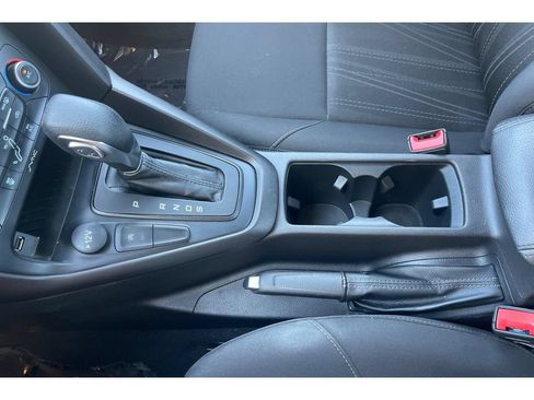Used 2018 Ford Focus SE FWD image 30