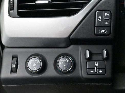 Used 2019 Chevrolet Suburban Premier image 25