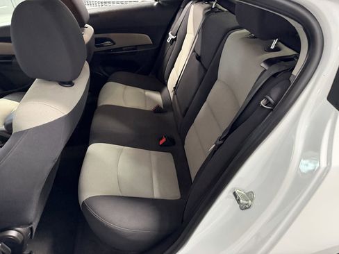 Used 2014 Chevrolet Cruze LS FWD image 13