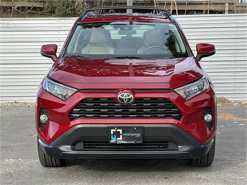 Used 2019 Toyota RAV4 XLE Premium image 7