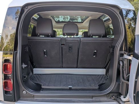 Used 2023 Land Rover Defender 90 S image 30