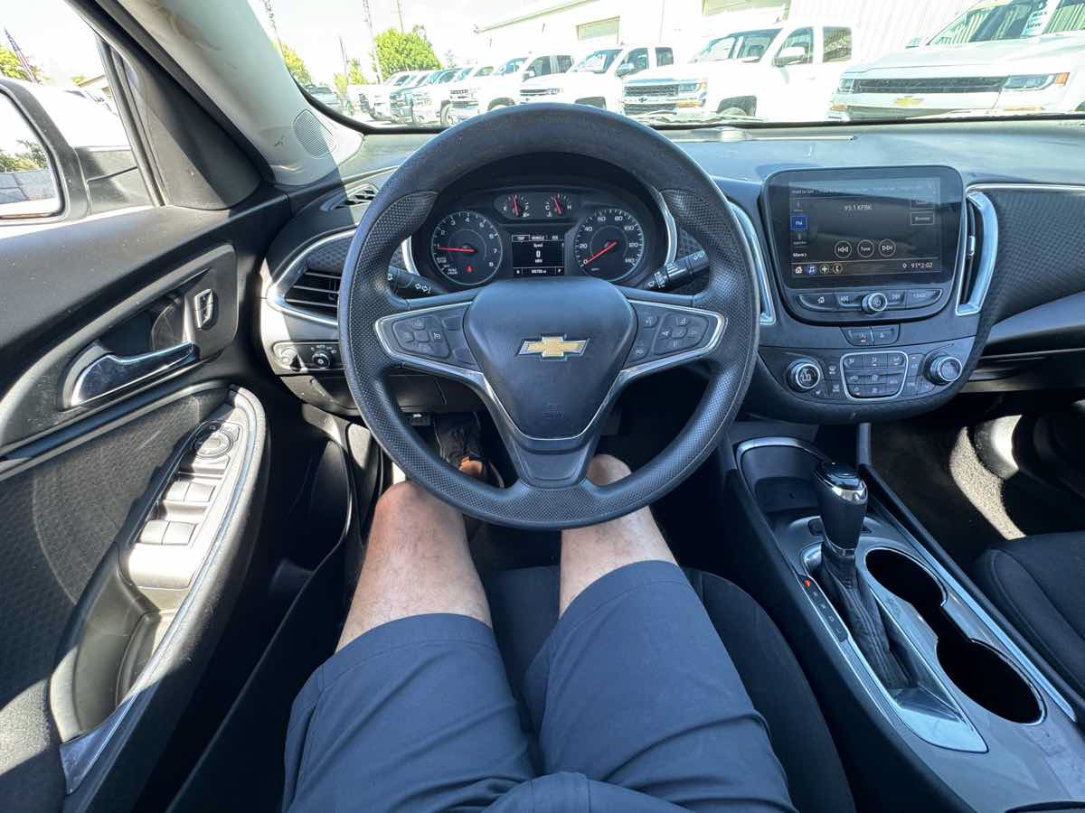 Used 2020 Chevrolet Malibu LT FWD image 32