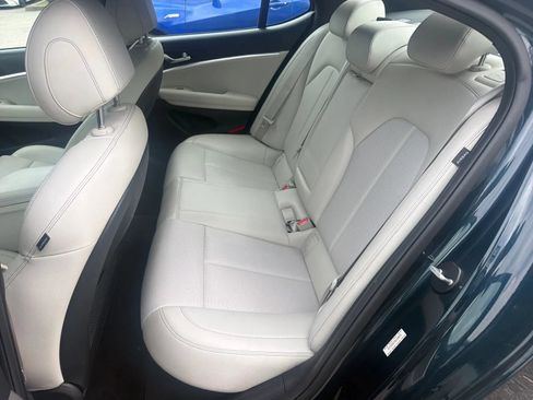 Used 2025 Genesis G70 2.5T RWD image 17