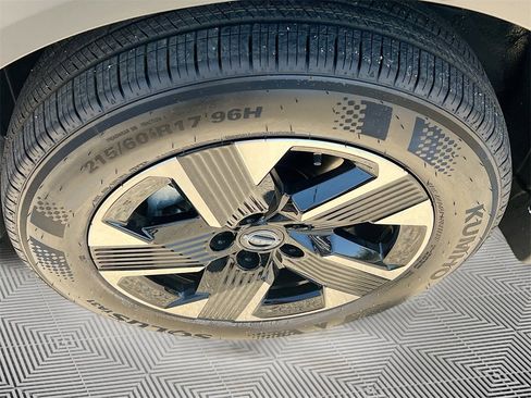 New 2025 Nissan Kicks SV image 28