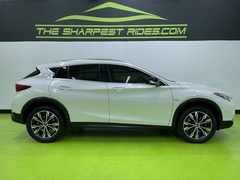 Used 2019 INFINITI QX30 Premium w/ Navigation Package image 11