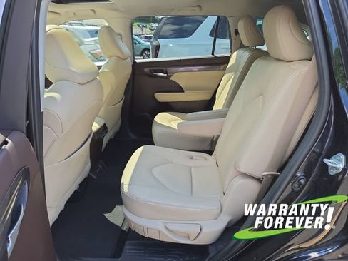 Used 2021 Toyota Highlander Limited AWD/4WD image 16