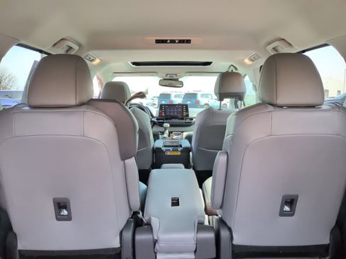 Used 2023 Toyota Sienna XLE image 15