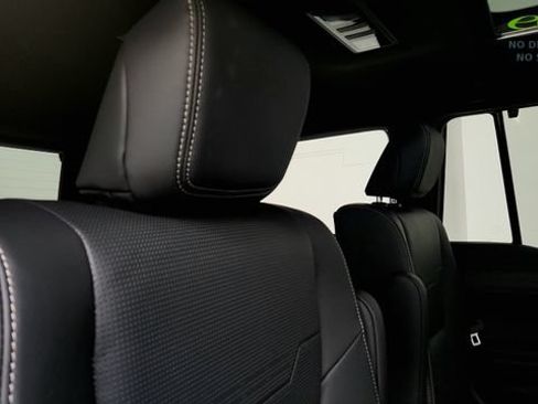 Used 2026 Lexus GX 550 w/ Accessory Package (2T) AWD/4WD image 39
