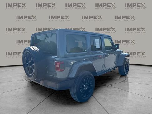 Used 2025 Jeep Wrangler Unlimited Sahara w/ Safety Group AWD/4WD image 3