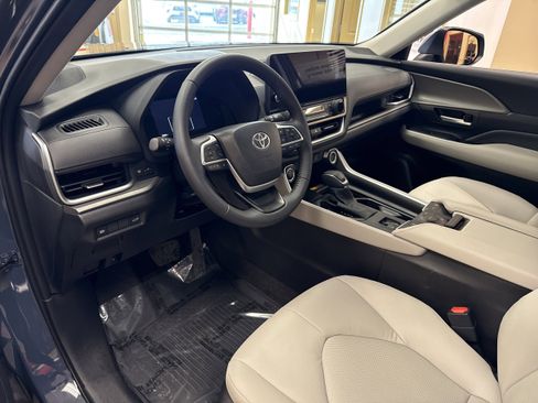 Used 2026 Toyota Grand Highlander XLE image 47