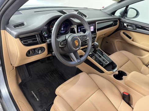 Used 2026 Porsche Macan AWD/4WD image 4