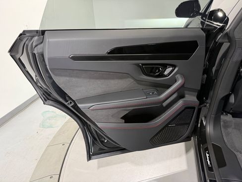 Used 2025 Lamborghini Urus SE AWD/4WD image 67