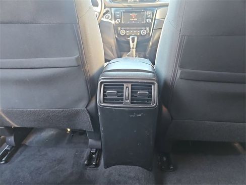 Used 2019 Nissan Rogue SV image 20