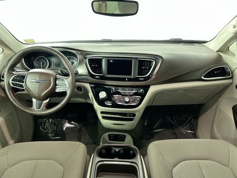 Used 2018 Chrysler Pacifica Touring Plus FWD image 29