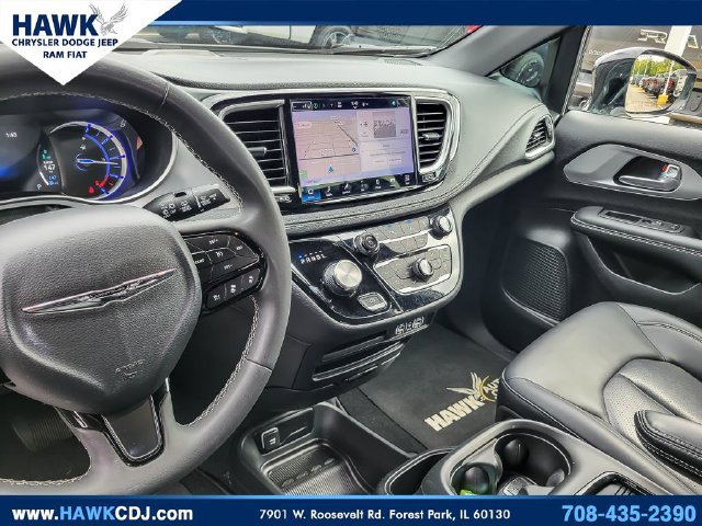 Used 2024 Chrysler Pacifica Limited FWD image 25