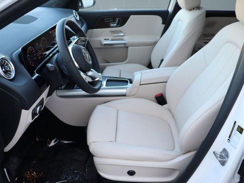 Used 2025 Mercedes-Benz GLA 250 image 4