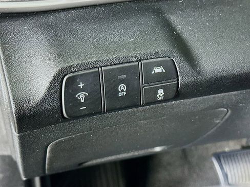 Used 2022 Hyundai Elantra SE FWD image 15
