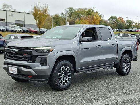Used 2025 Chevrolet Colorado Z71 image 3