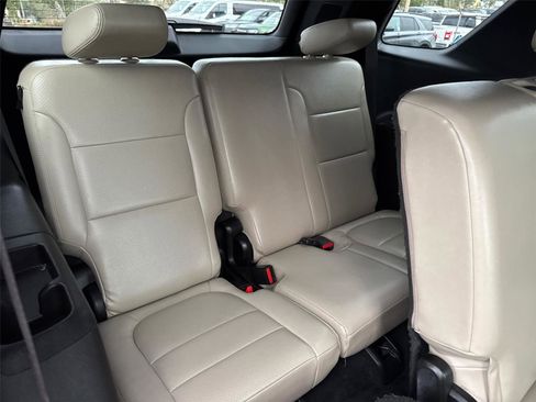 Used 2023 Chevrolet Traverse LS image 19