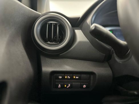 Used 2021 Nissan Kicks S FWD image 22