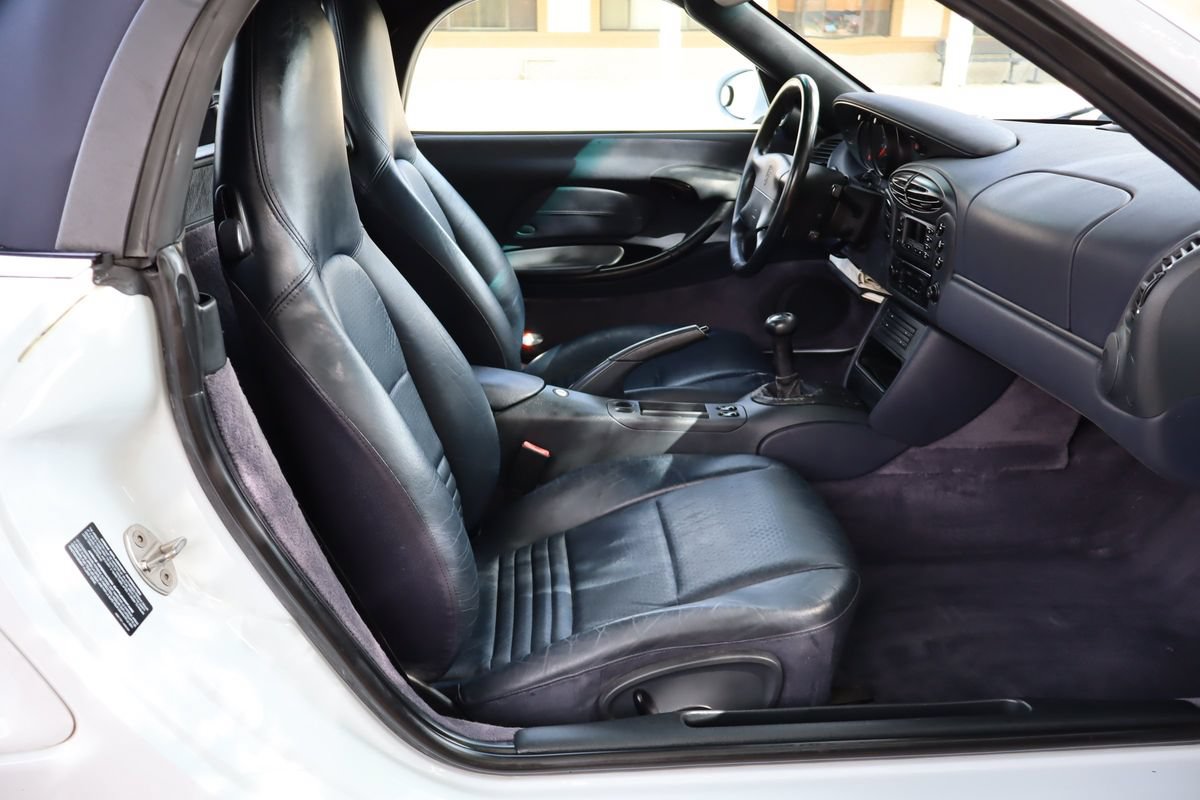 Used 1999 Porsche Boxster RWD image 34