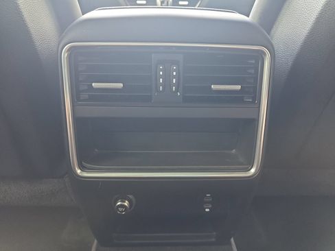 Certified 2023 Porsche Cayenne w/ Premium Package AWD/4WD image 23