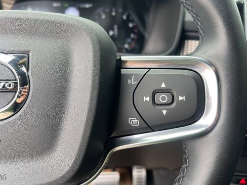 Certified 2022 Volvo XC40 T5 R-Design image 18