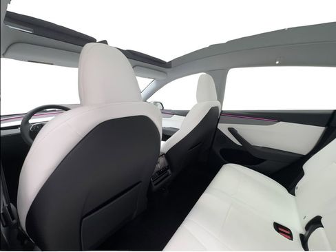 Used 2026 Tesla Model Y 2WD image 21