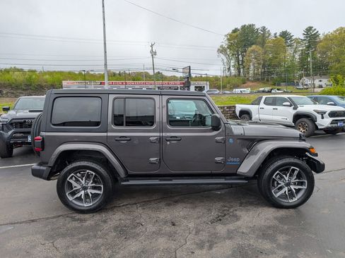 Used 2024 Jeep Wrangler Unlimited w/ Convenience Group AWD/4WD image 9
