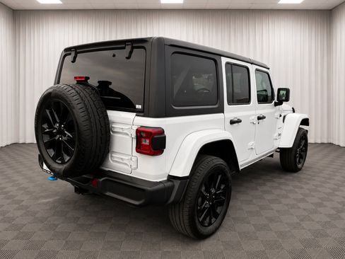 Used 2023 Jeep Wrangler Unlimited Sahara AWD/4WD image 3