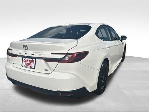 Used 2025 Toyota Camry SE image 5
