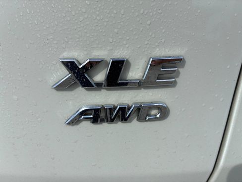 Used 2022 Toyota RAV4 XLE Premium AWD/4WD image 5