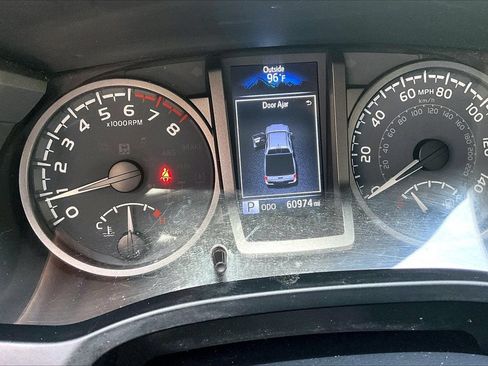 Used 2022 Toyota Tacoma TRD Sport AWD/4WD image 12